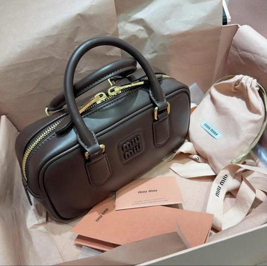 miu miu Sac Arcadie en cuir Bordeaux