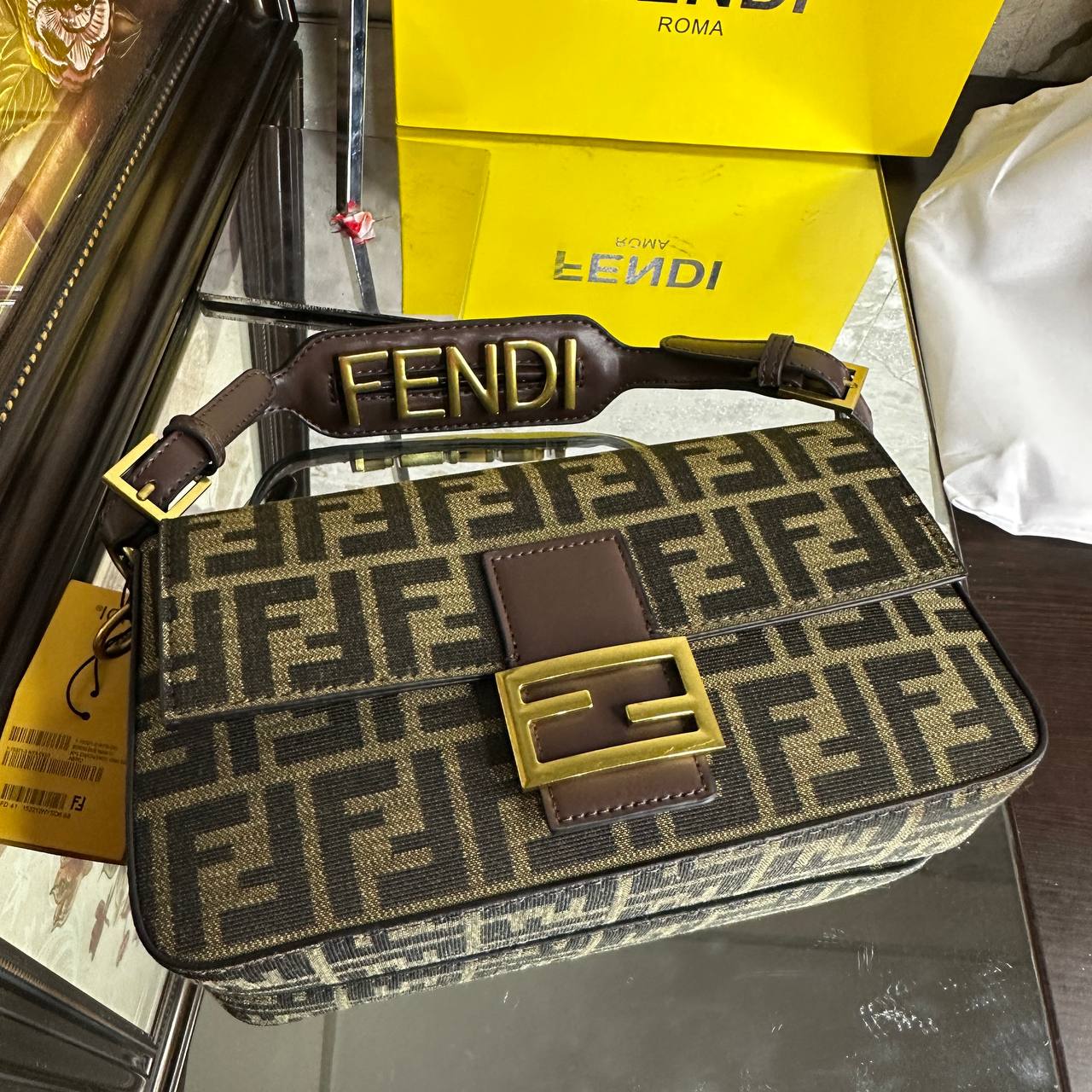 FENDI Baguette Sac en tissu jacquard FF couleur tabac et marron