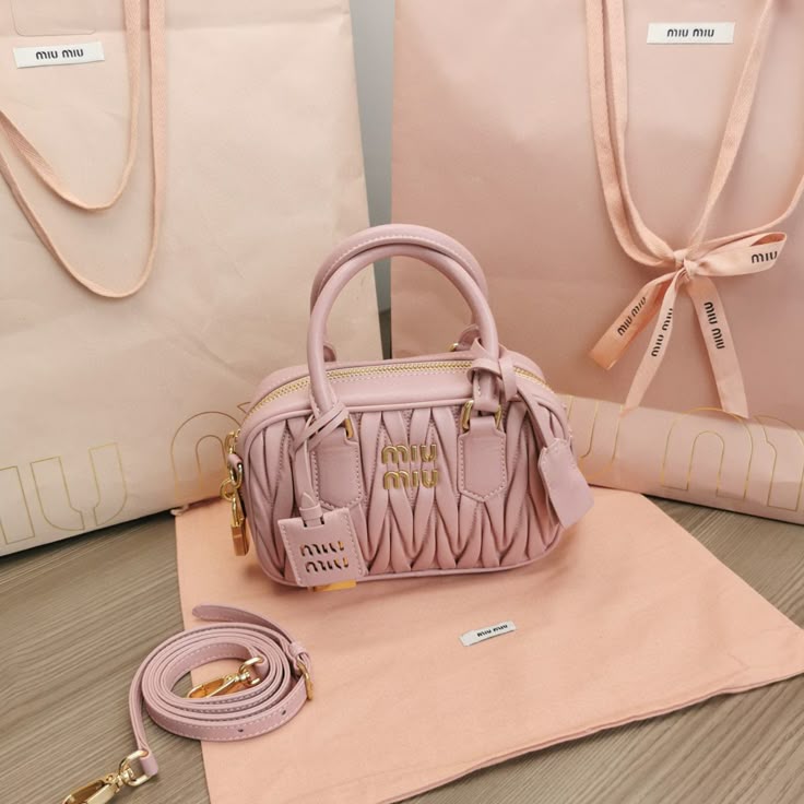miu miu Sac mini bandoulière en cuir Arcadie Rose