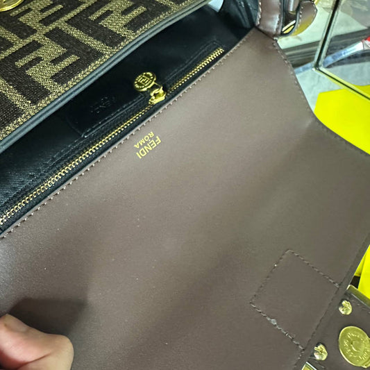 FENDI Baguette Sac en tissu jacquard FF couleur tabac et marron