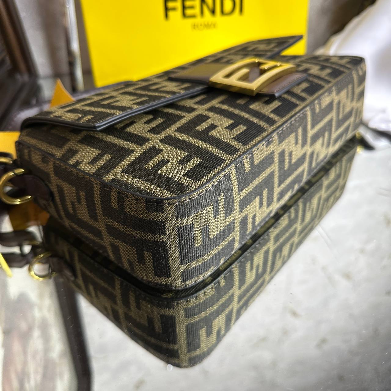 FENDI Baguette Sac en tissu jacquard FF couleur tabac et marron