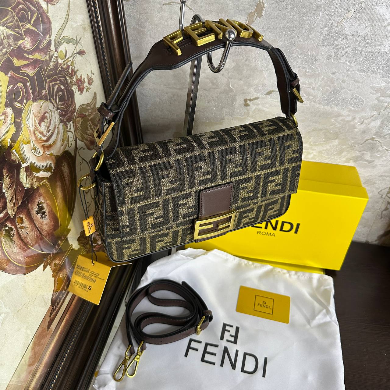 FENDI Baguette Sac en tissu jacquard FF couleur tabac et marron