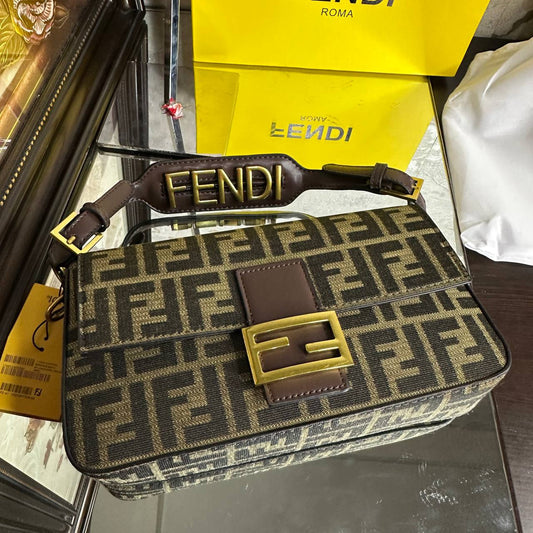 FENDI Baguette Sac en tissu jacquard FF couleur tabac et marron