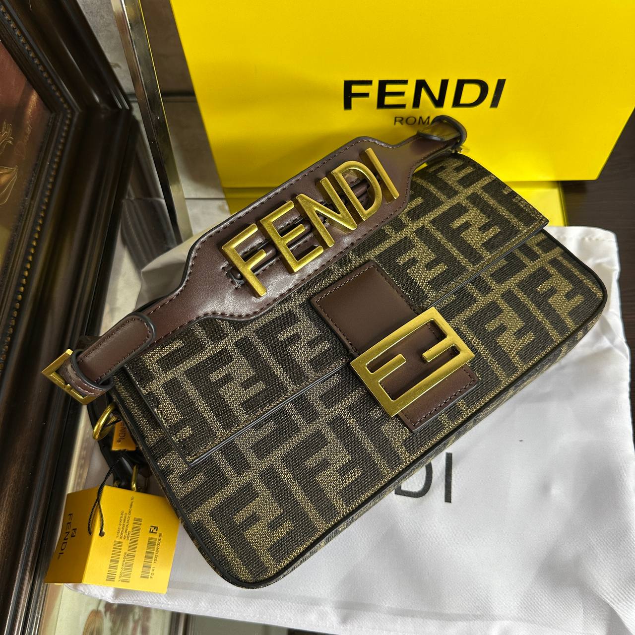 FENDI Baguette Sac en tissu jacquard FF couleur tabac et marron