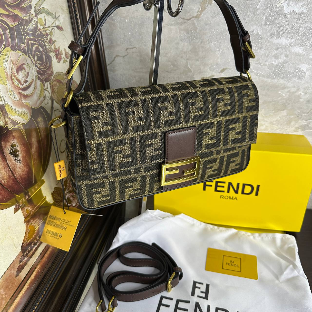 FENDI Baguette Sac en tissu jacquard FF couleur tabac et marron