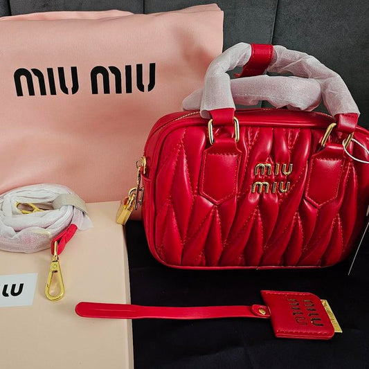 miu miu Sac mini bandoulière en cuir Arcadie red